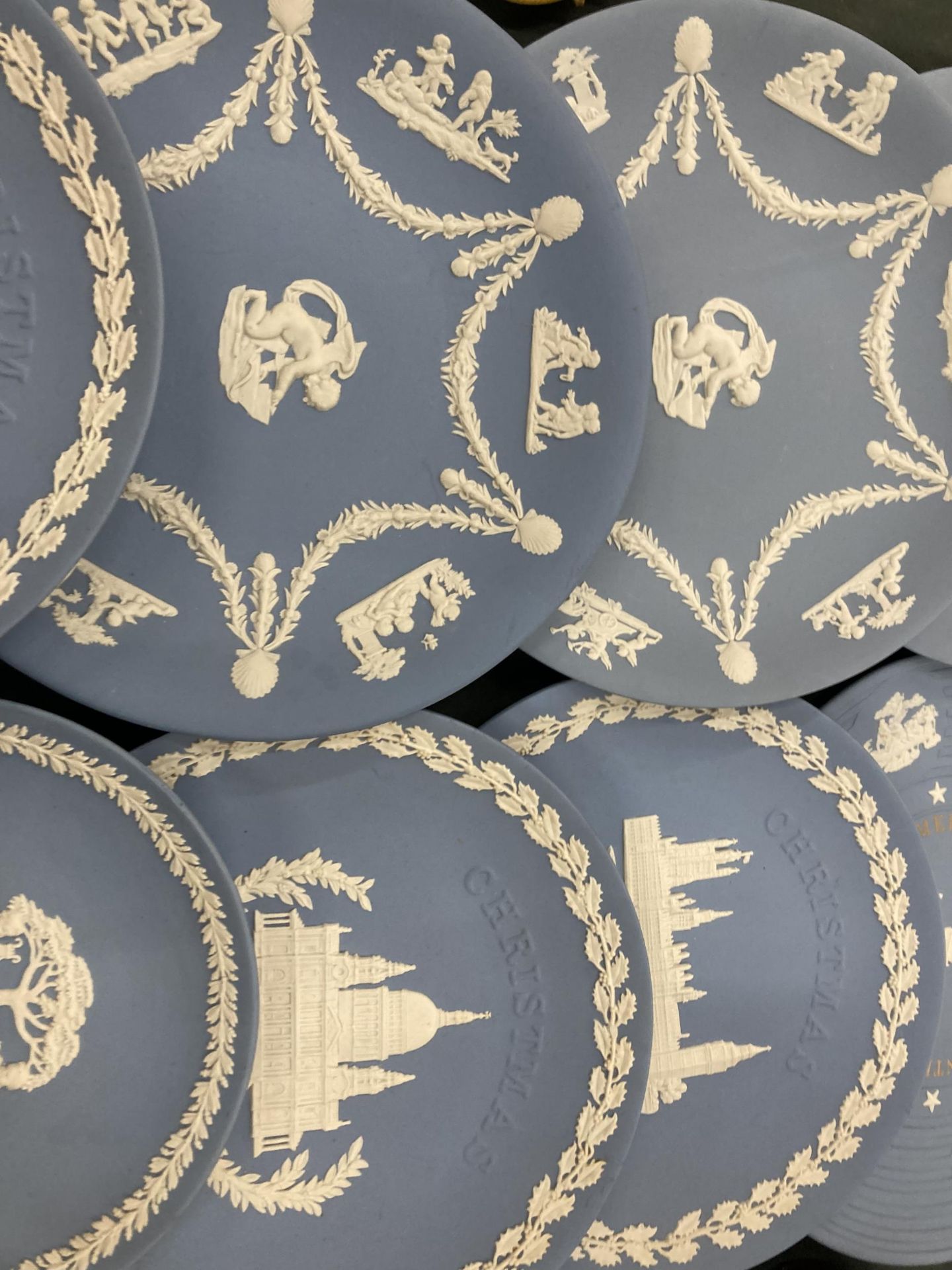 A COLLECTION OF WEDGWOOD JASPERWARE CABINET PLATES - 11 IN TOTAL - Image 3 of 4