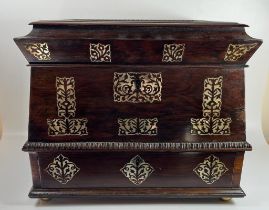 AN ANTIQUE 19TH CENTURY ROSEWOOD AND MOTHER OF PEARL INLAID JEWELLERY BOX WITH LIFT UP TOP SECTION