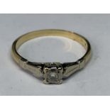 AN 18 CARAT GOLD SOLITAIRE DIAMOND RING K