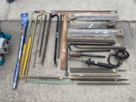 AN ASSORTMENT OF TOOLS TO INCLUDE CROW BARS, FILES AND CHISELS ETC