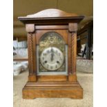 A VINTAGE MAHOGANY MANTLE CLOCK WITH BRASS ORNATE DIAL