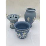 A GROUP OF THREE WEDGWOOD PALE BLUE JASPERWARE ITEMS - ARCADIA TYPE VASE WITH FROG INSERT, DANCING