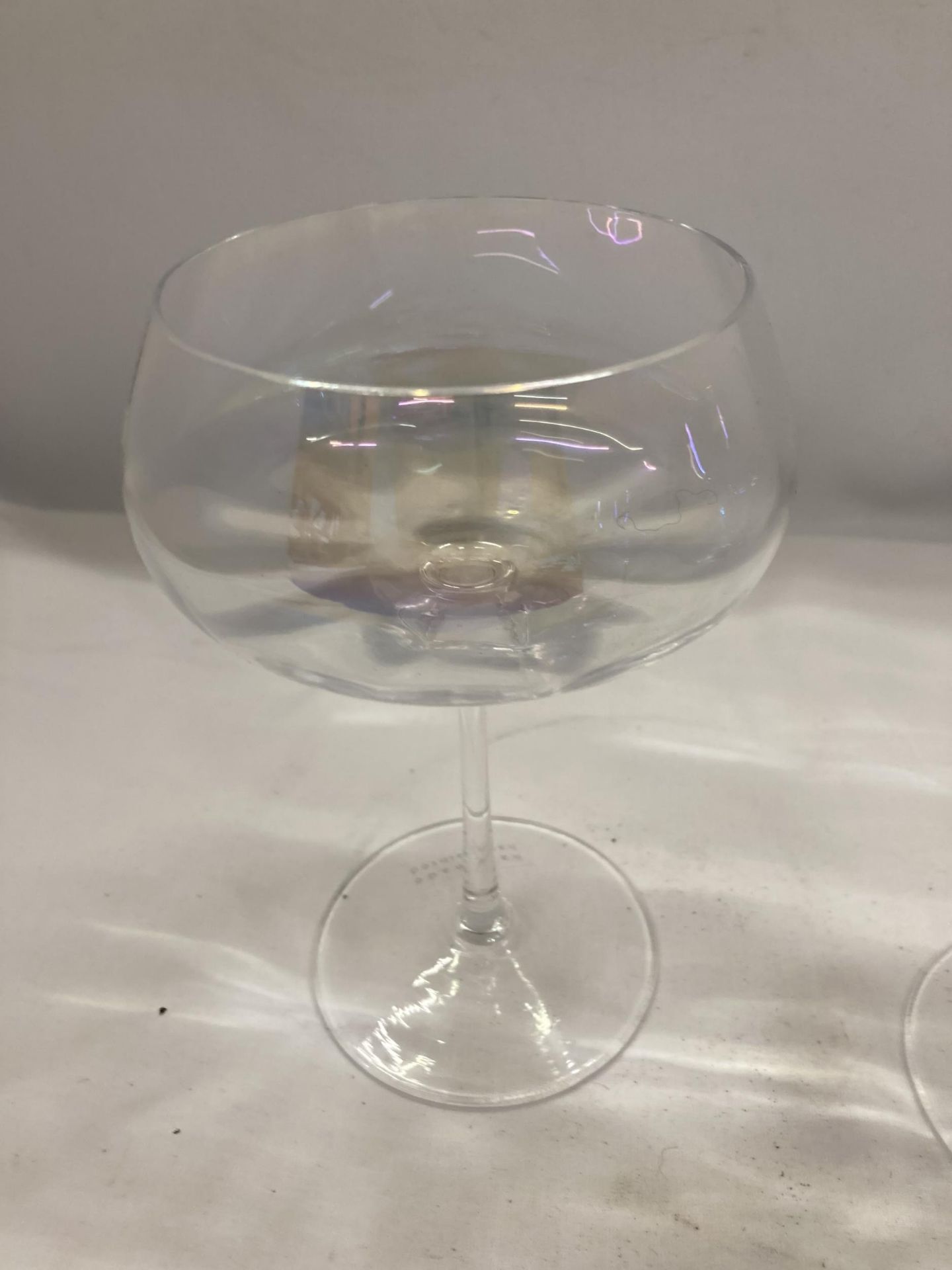 A SET OF FOUR 'LSA INTERNATIONAL' IRRIDESCENT COCKTAIL GLASSES - Image 3 of 3