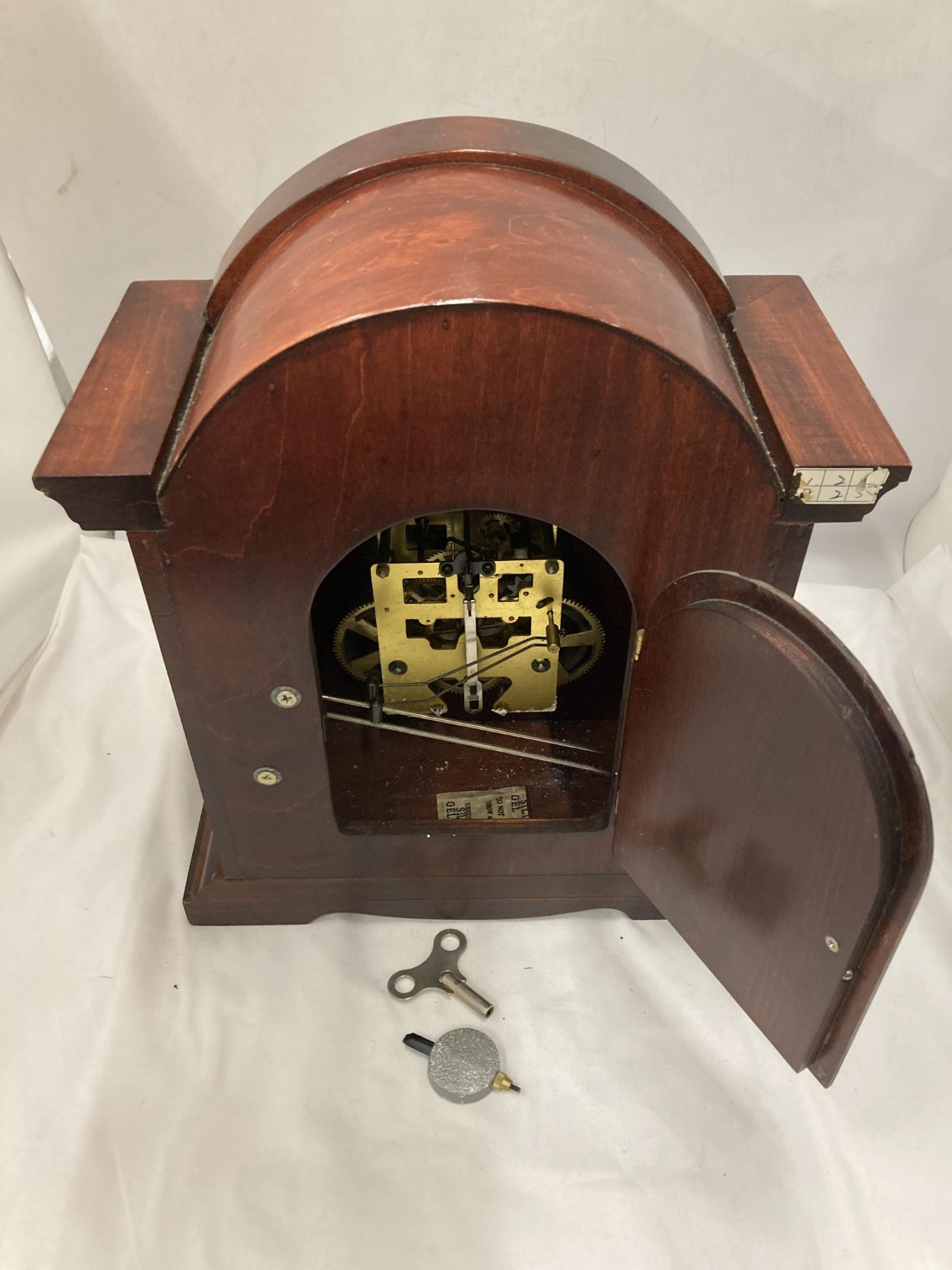 A C. WOOD & SON 31 DAY MANTLE CLOCK WITH KEY AND PENDULUM - Image 3 of 3