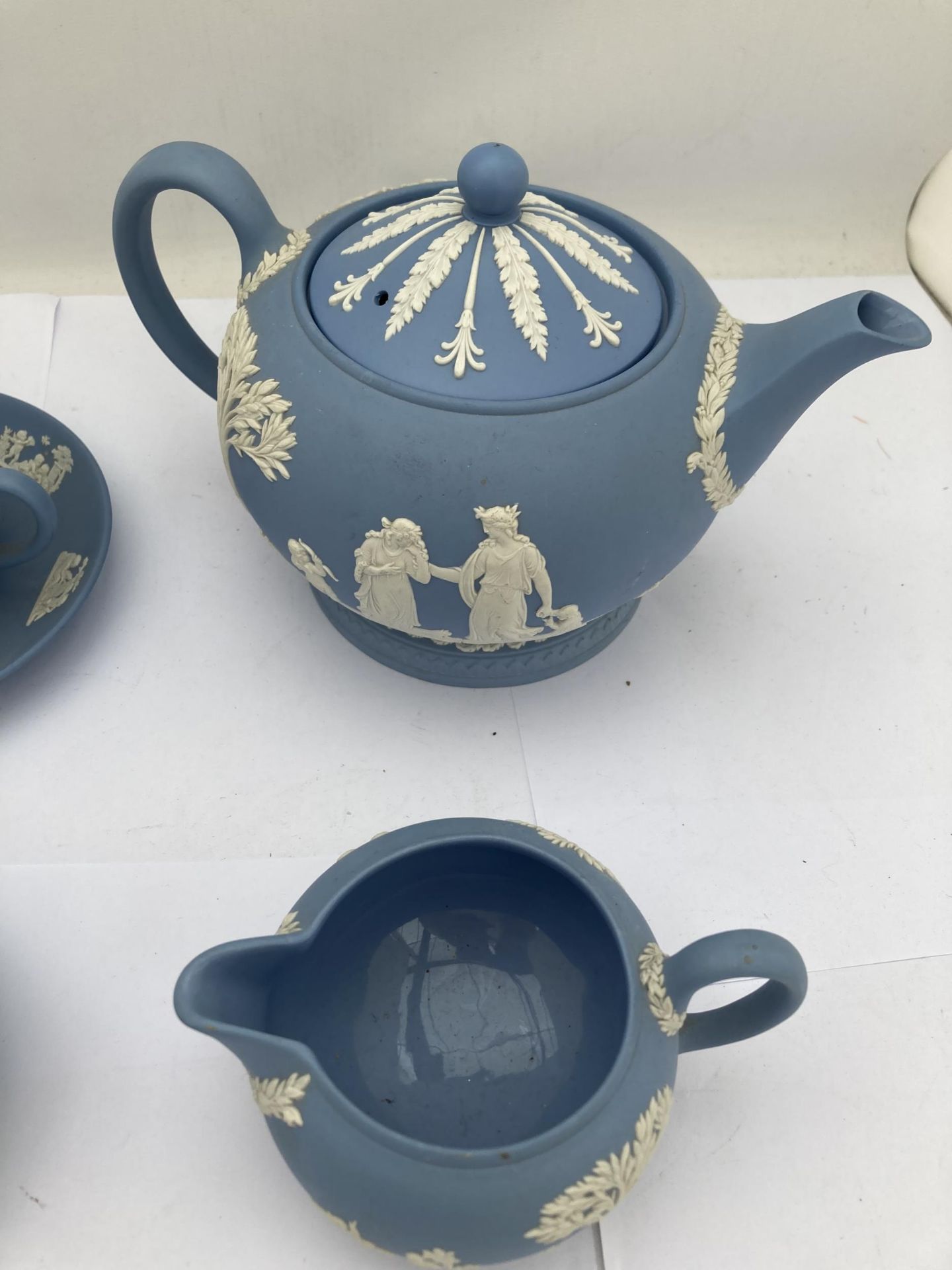 A WEDGWOOD PALE BLUE JASPERWARE TEA FOR ONE BACHELOR SET COMPRISING TEAPOT, SUGAR BOWL, CREAM JUG - Image 3 of 6