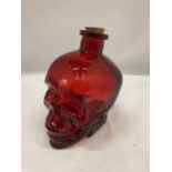 A RED DOUBLE THICKNESS GLASS DECANTER, HEIGHT 16CM