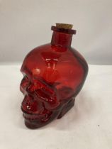 A RED DOUBLE THICKNESS GLASS DECANTER, HEIGHT 16CM