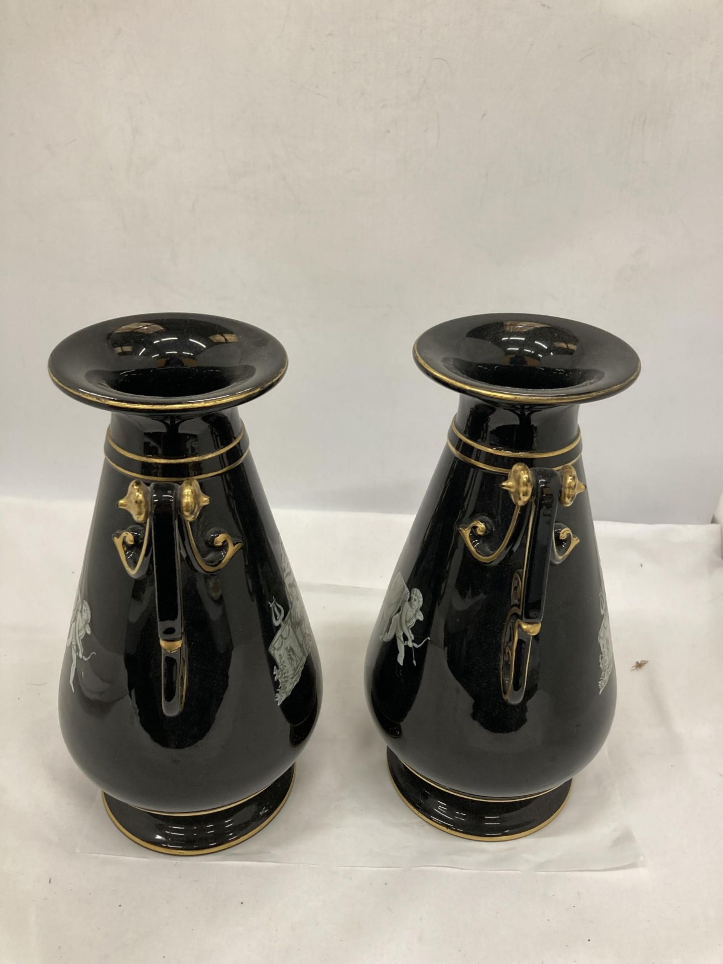 A PAIR OF GRECIAN STYLE BLACK AND GOLD VASES - Image 4 of 9