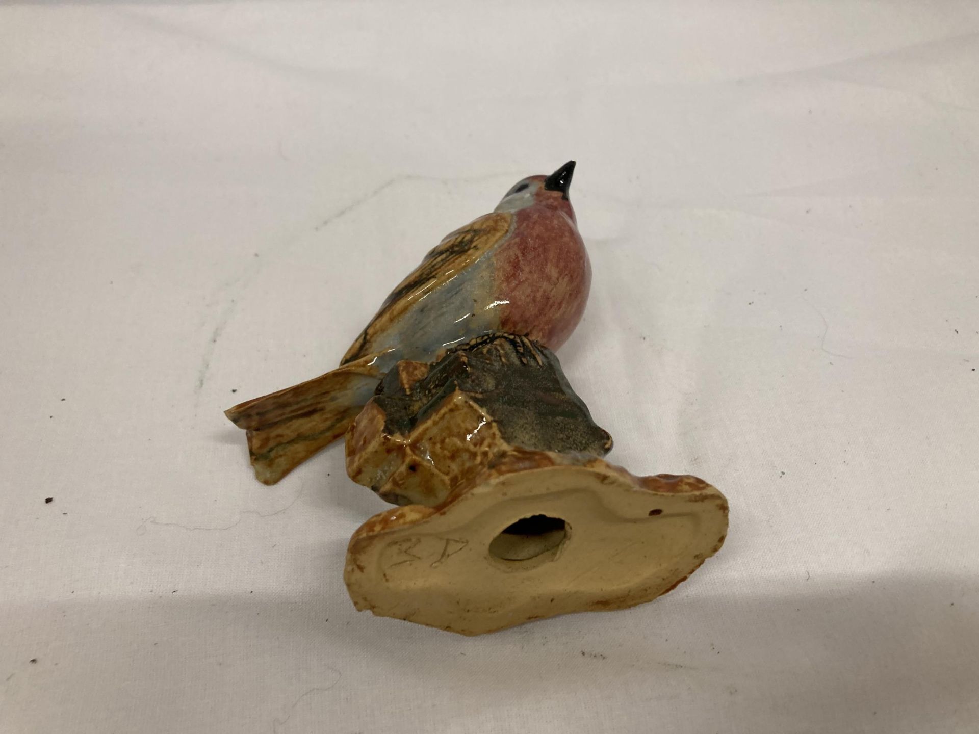 TWO POOLE POTTERY PIN TRAYS, DIAMETER 12.5CM PLUS A MODEL OF A ROBIN - SMALL CHIP TO THE BEAK - Image 3 of 3