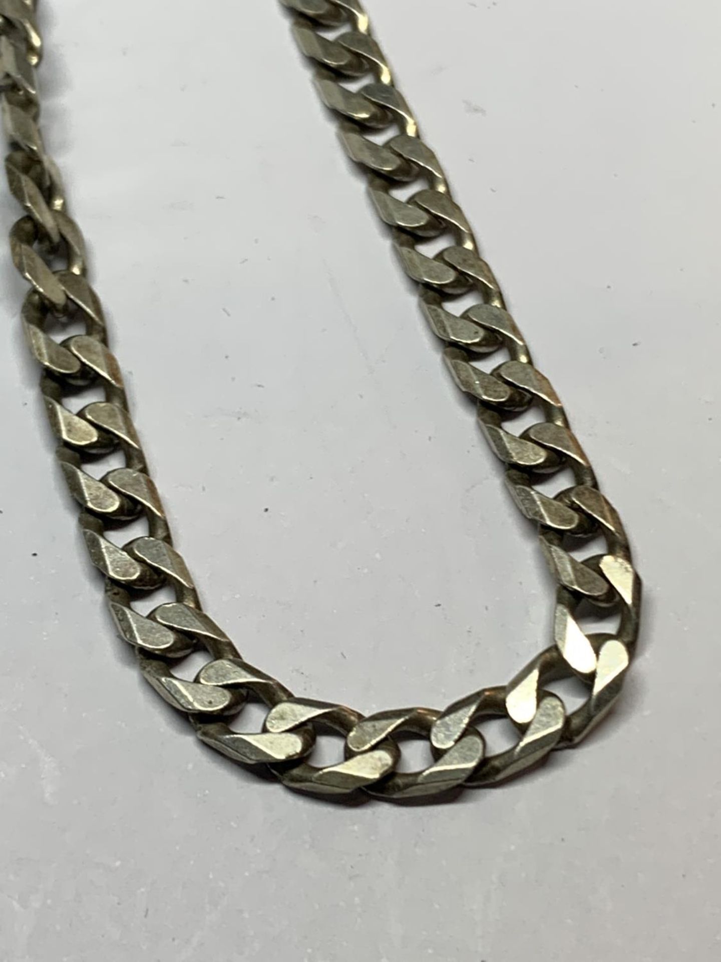 A 20" SILVER FLAT LINK NECK CHAIN - Image 2 of 3