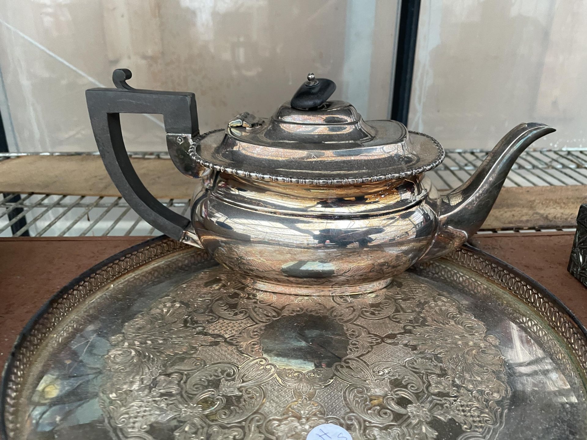 A SILVER PLATED TEA SERVICE TO INCLUDE A TRAY, TEAPOT, SUGAR BOWL AND MILK JUG - Image 3 of 7