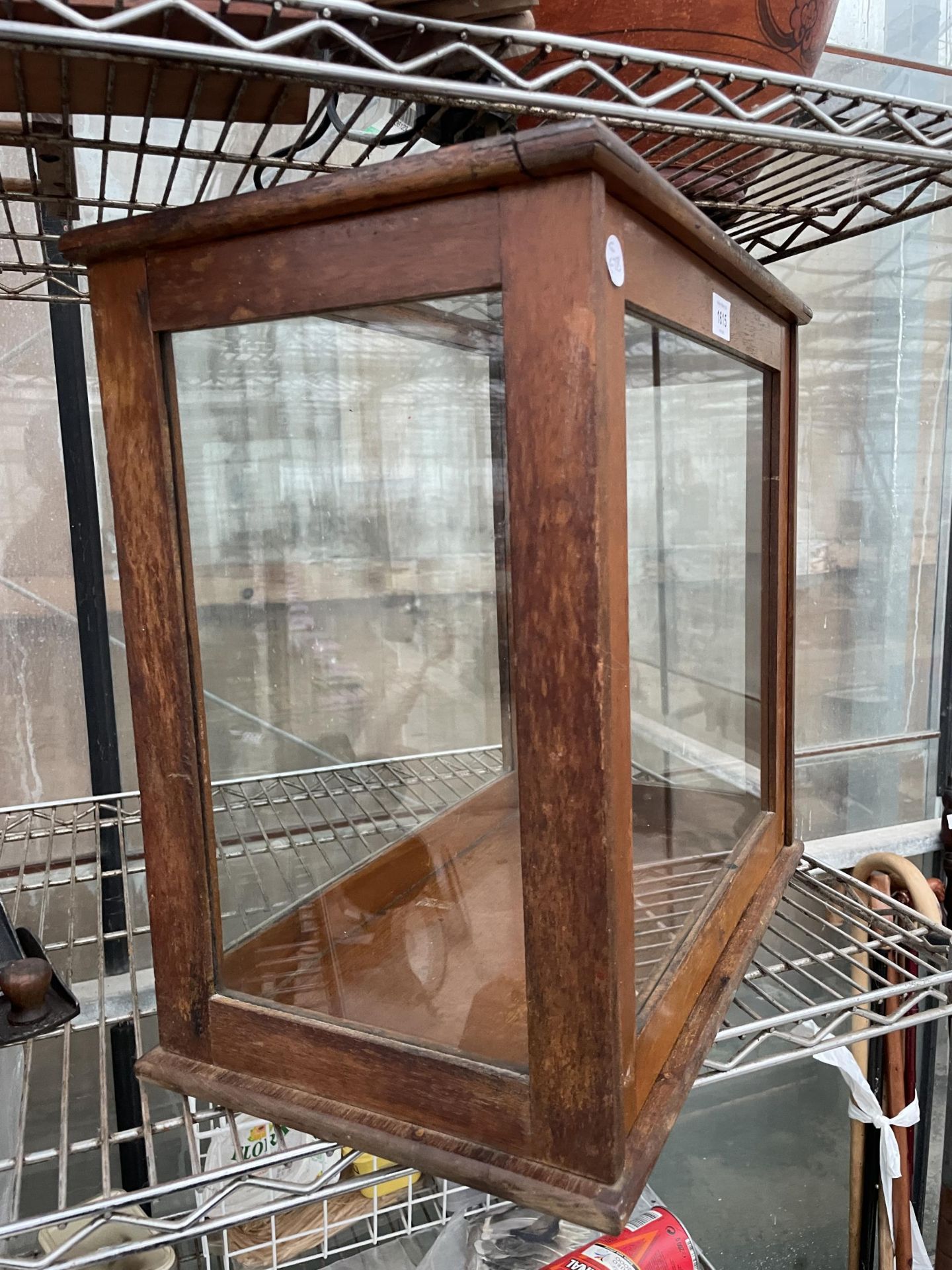 A VINTAGE OAK AND GLASS DISPLAY CABINET - Image 2 of 7