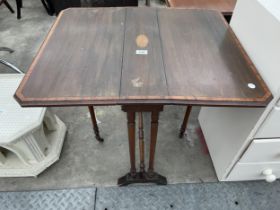 A SMALL EDWARDIAN MAHOGANY AND INLAID SUTHERLAND TABLE WITH CANTED CORNERS