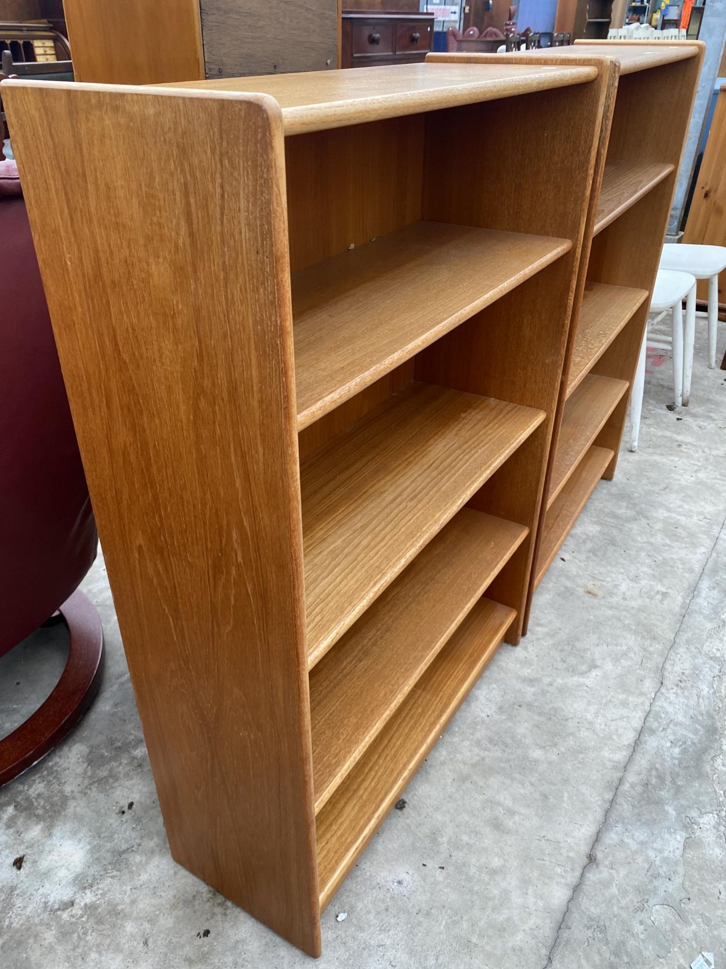 A PAIR OF TEAK OPEN FOUR TIER BOOKCASES, 30" WIDE EACH - Image 3 of 3