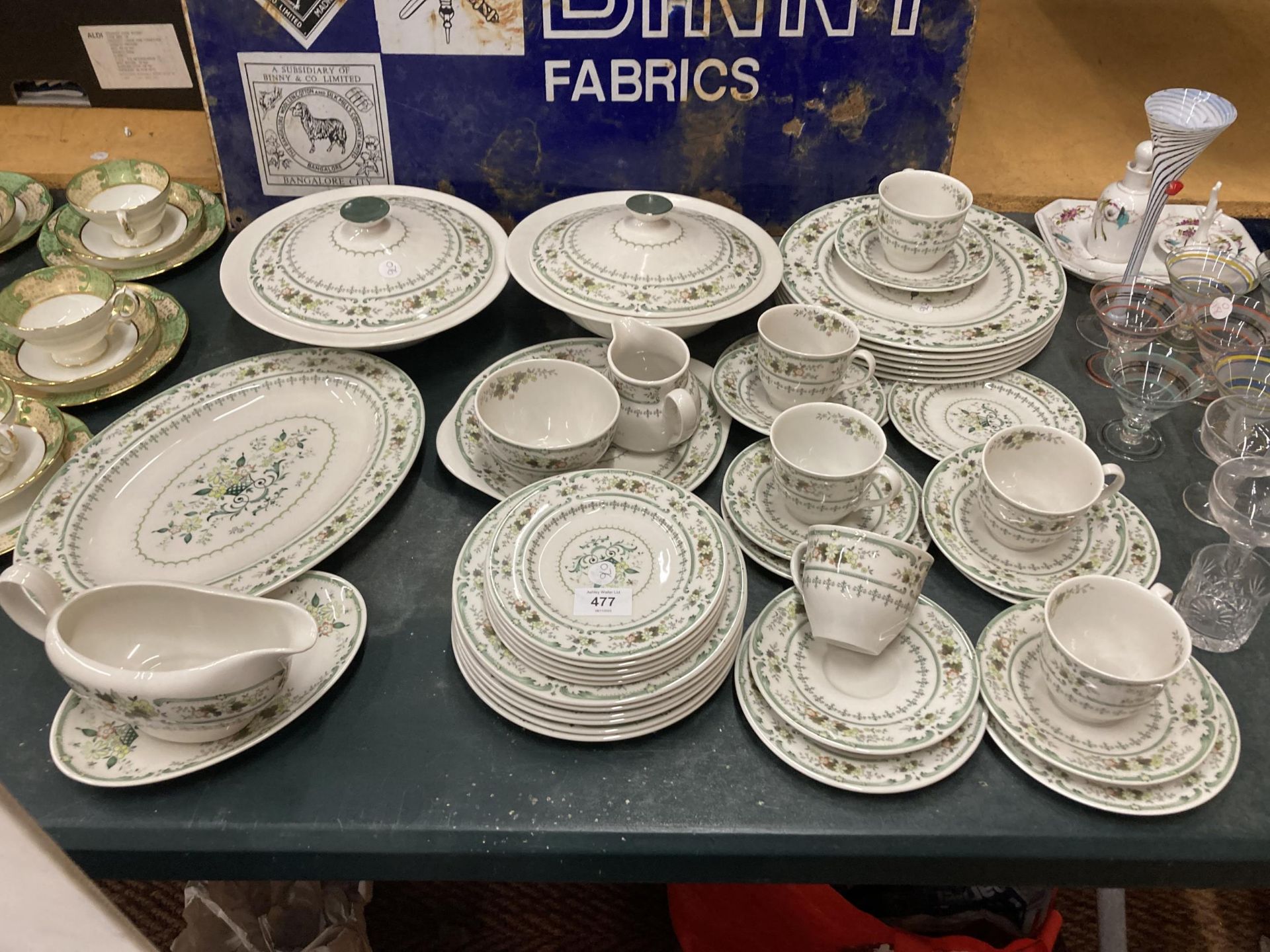 A ROYAL DOULTON PART DINNER SERVICE TO INCLUDE SERVING TUREENS, SERVING PLATES, A SAUCE BOAT WITH