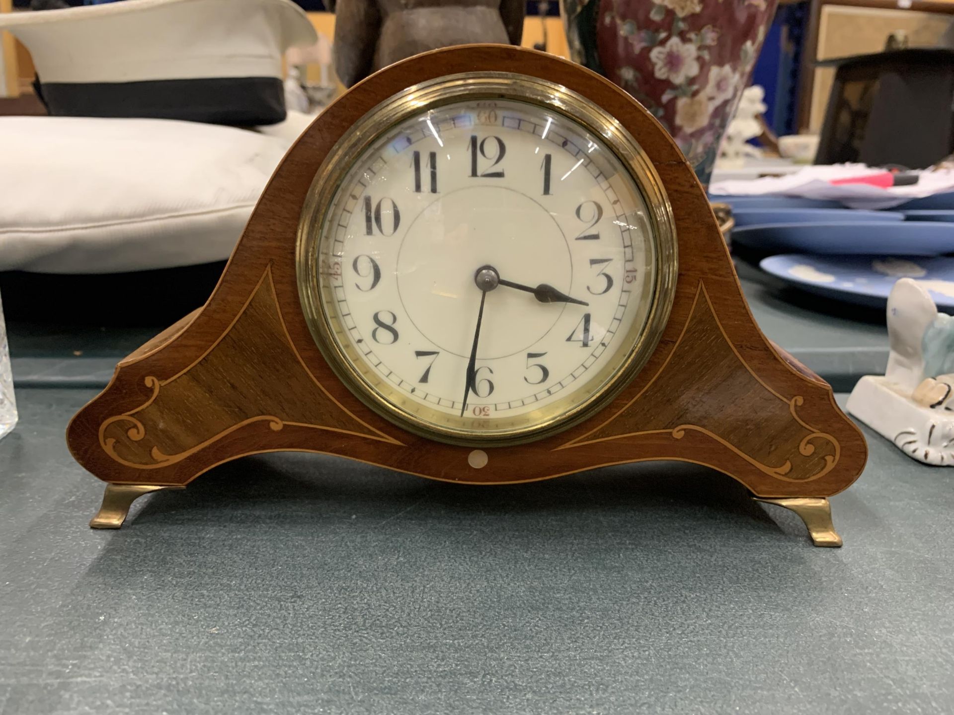 AN INLAID EDWARDIAN MANTLE CLOCK