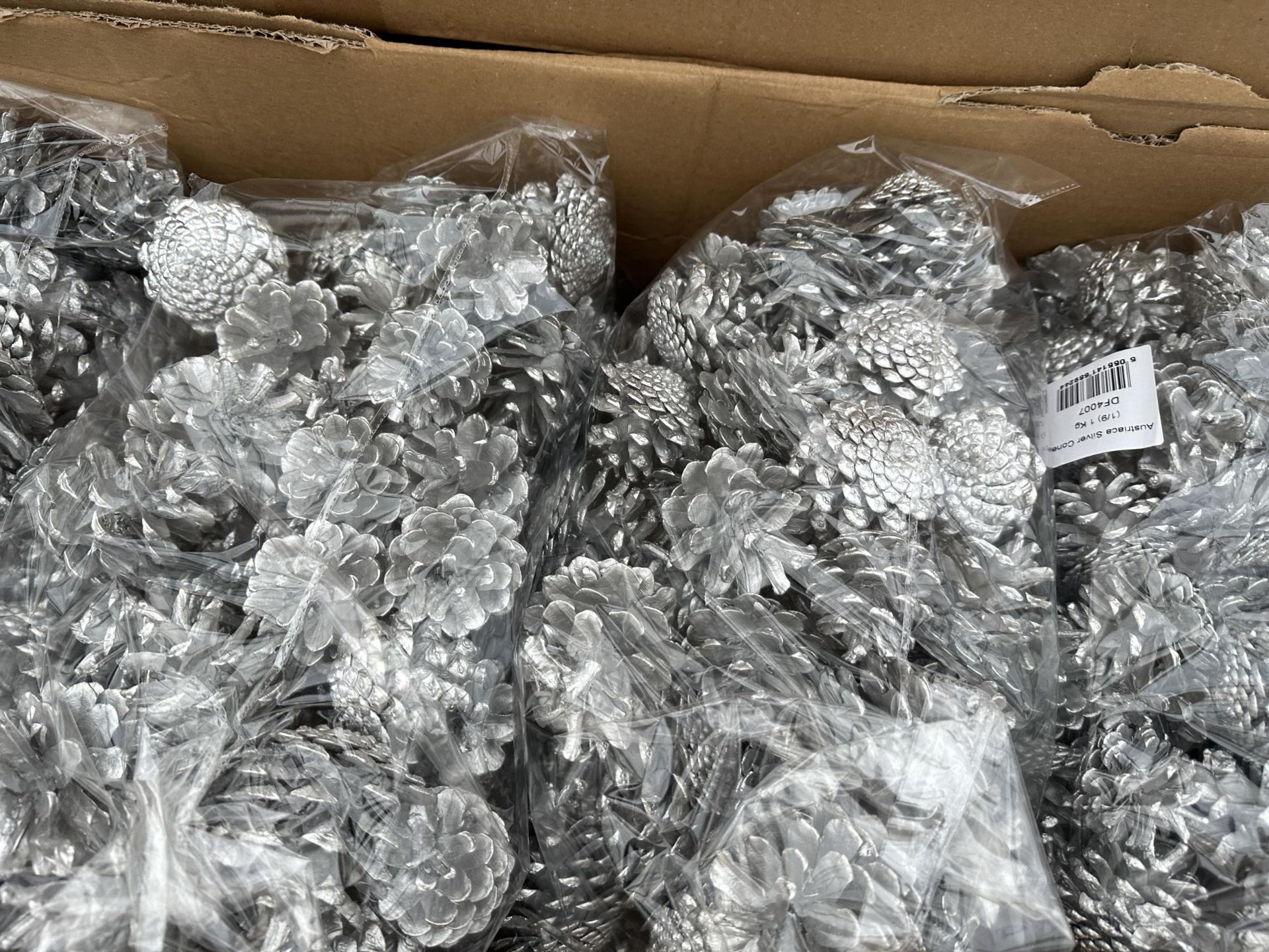 A LARGE QUANTITY OF NEW AND BOXED SILVER SPRAYED PINE CONES *PLEASE NOTE VAT TO BE ADDED TO THIS - Image 2 of 2