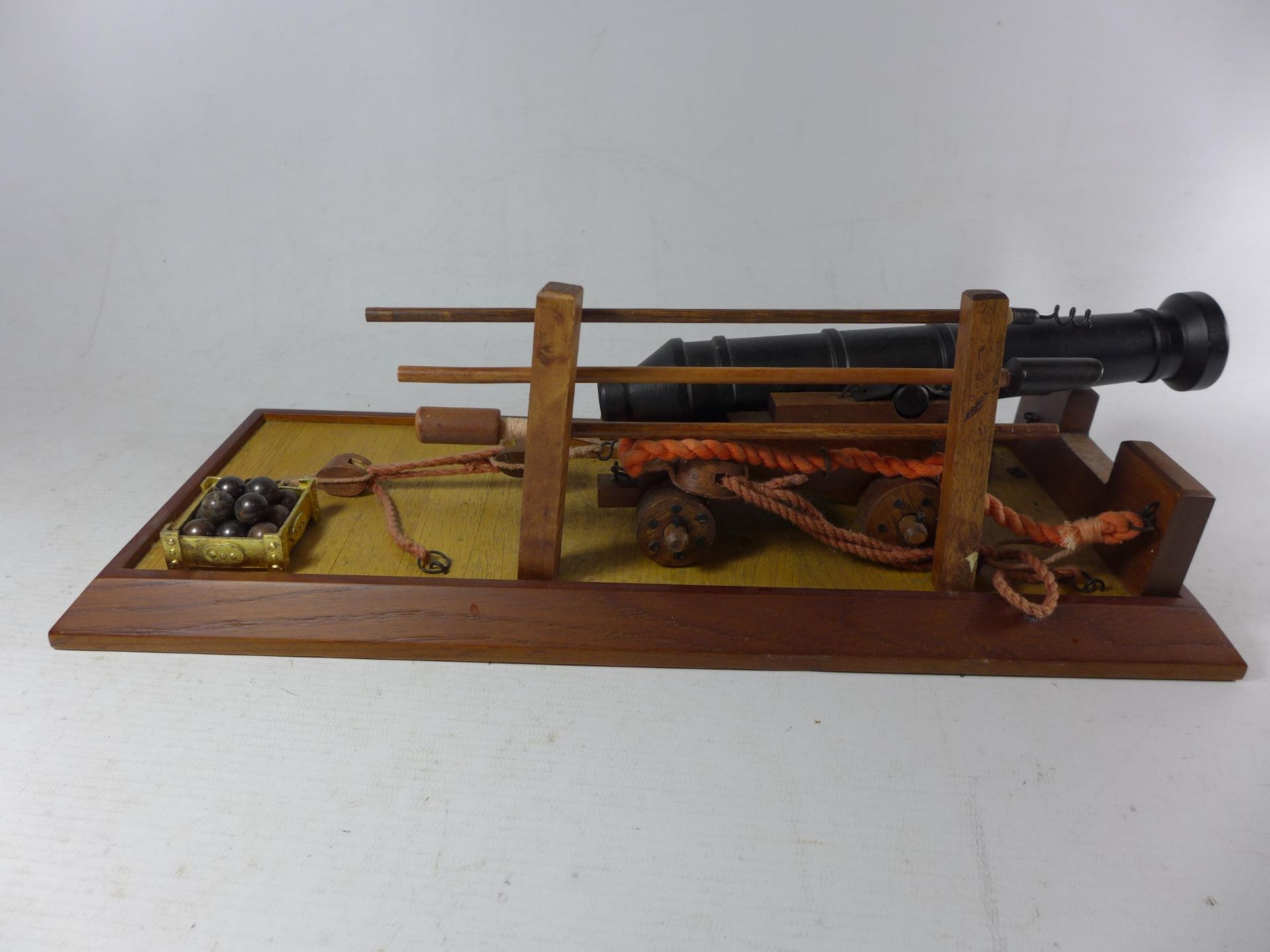 A MODEL OF A NAPOLEONIC WAR NAVAL CANON, LENGTH 40CM - Bild 3 aus 4