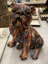 A LARGE JACKSON POLLOCK STYLE BULLDOG, HEIGHT 28CM