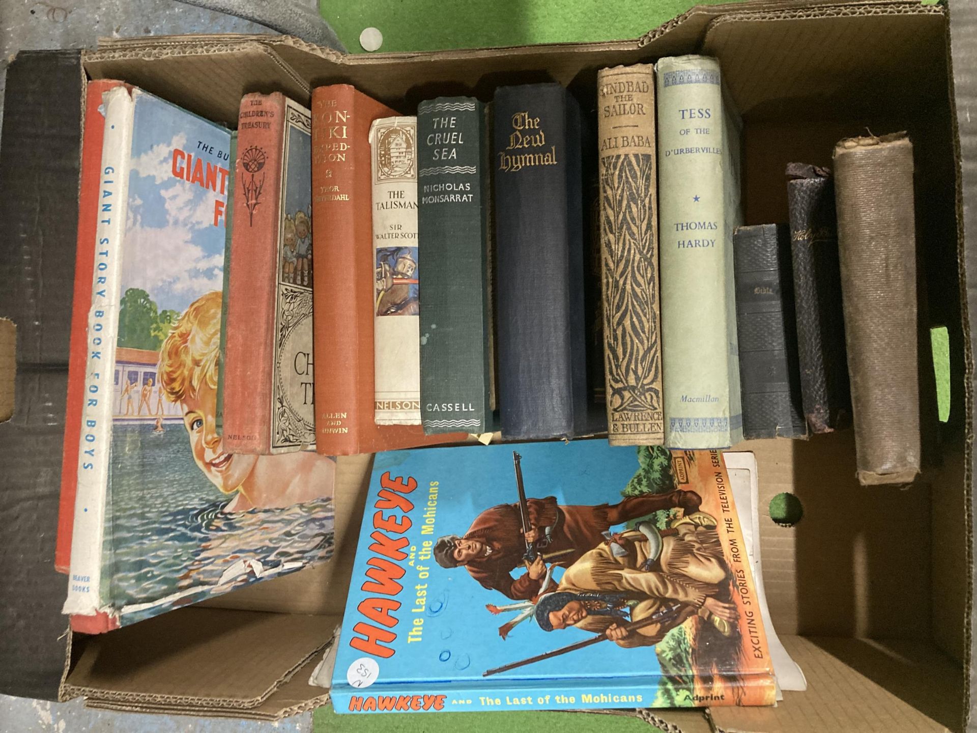 A QUANTITY OF VINTAGE HARDBACK BOOKS TO INCLUDE NOVELS AND CHILDREN'S BOOKS