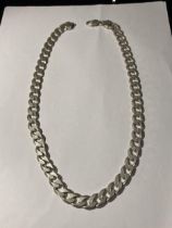 A HEAVY MARKED SILVER FLAT LINK NECKLACE LENGTH 51CM WEIGHT 84.1 GRAMS