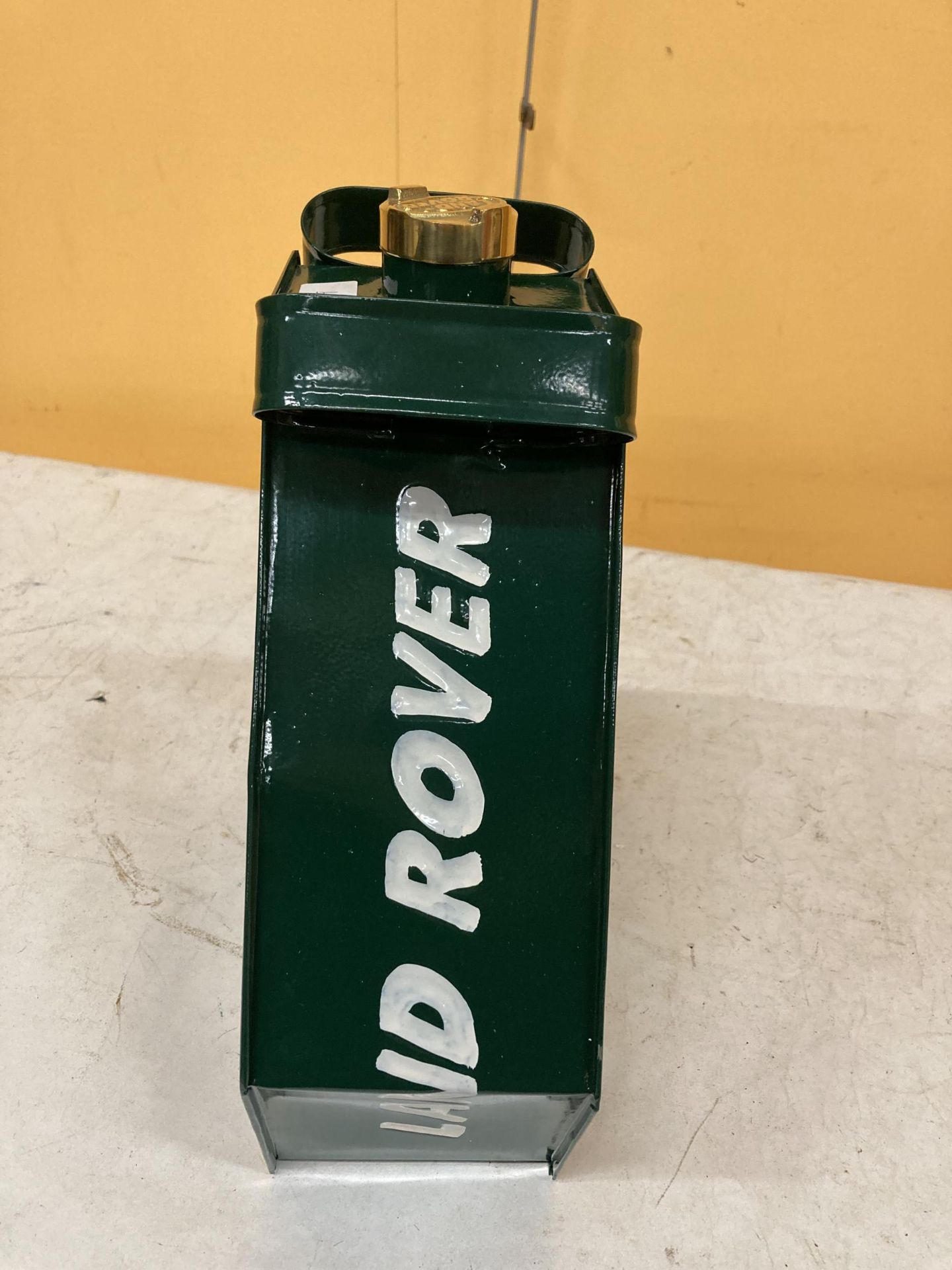 A GREEN LAND ROVER PETROL CAN - Image 2 of 3