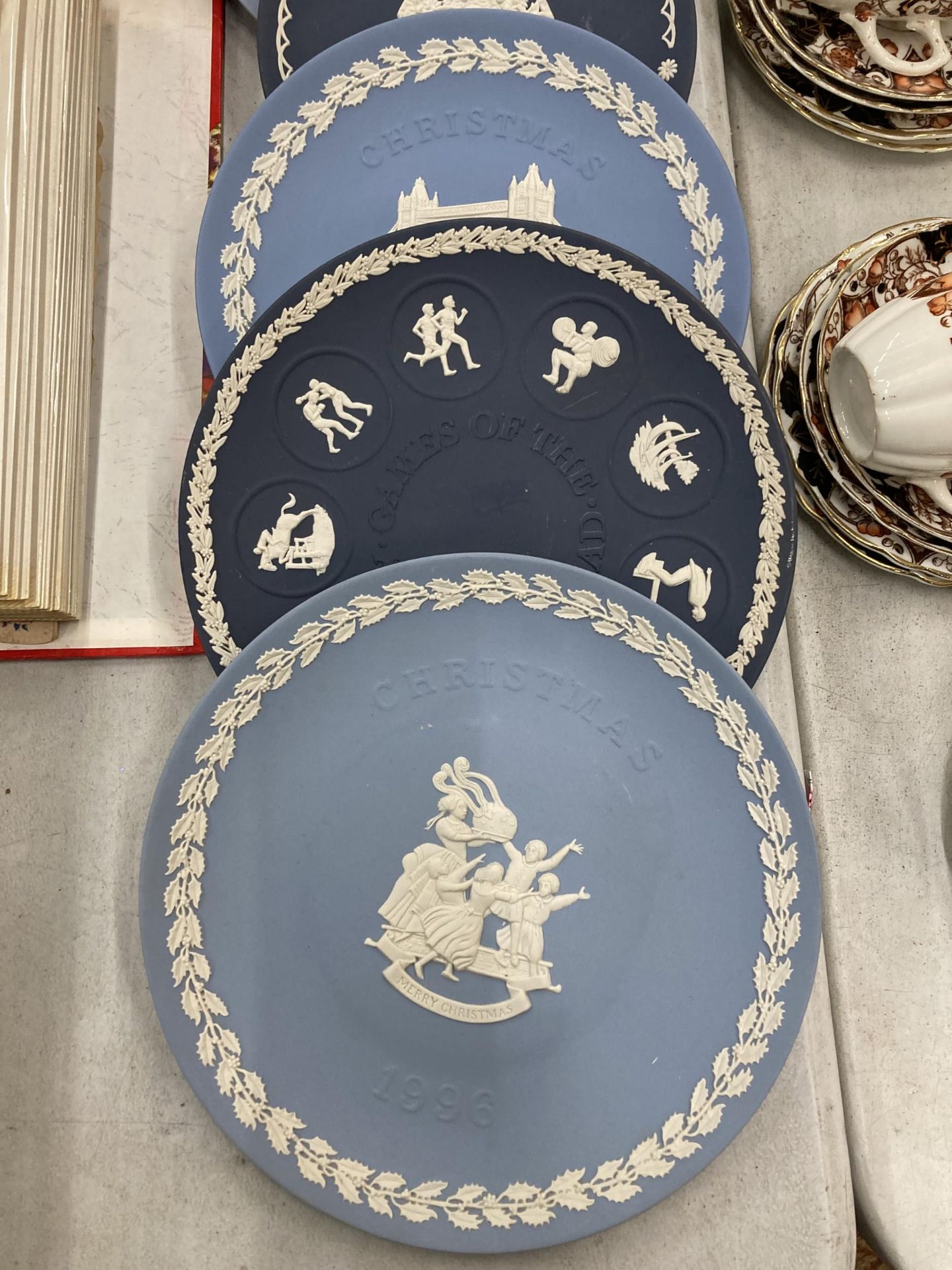 A GROUP OF WEDGWOOD JASPERWARE YEAR PLATES - Image 2 of 3