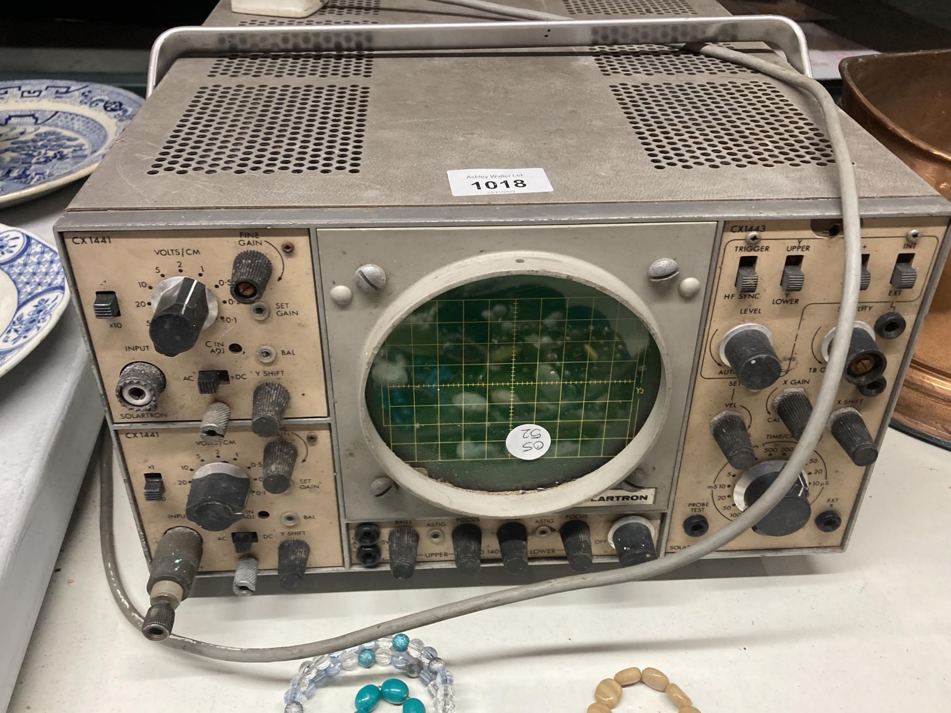 A VINTAGE SOLARTRON OSCILLOSCOPE MACHINE - Image 2 of 3