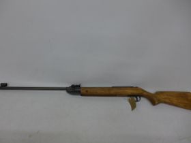 A DIANA MOD 24 .177 CALIBRE AIR RIFLE, 44CM BARREL, SERIAL NUMBER 762310, LENGTH 104CM