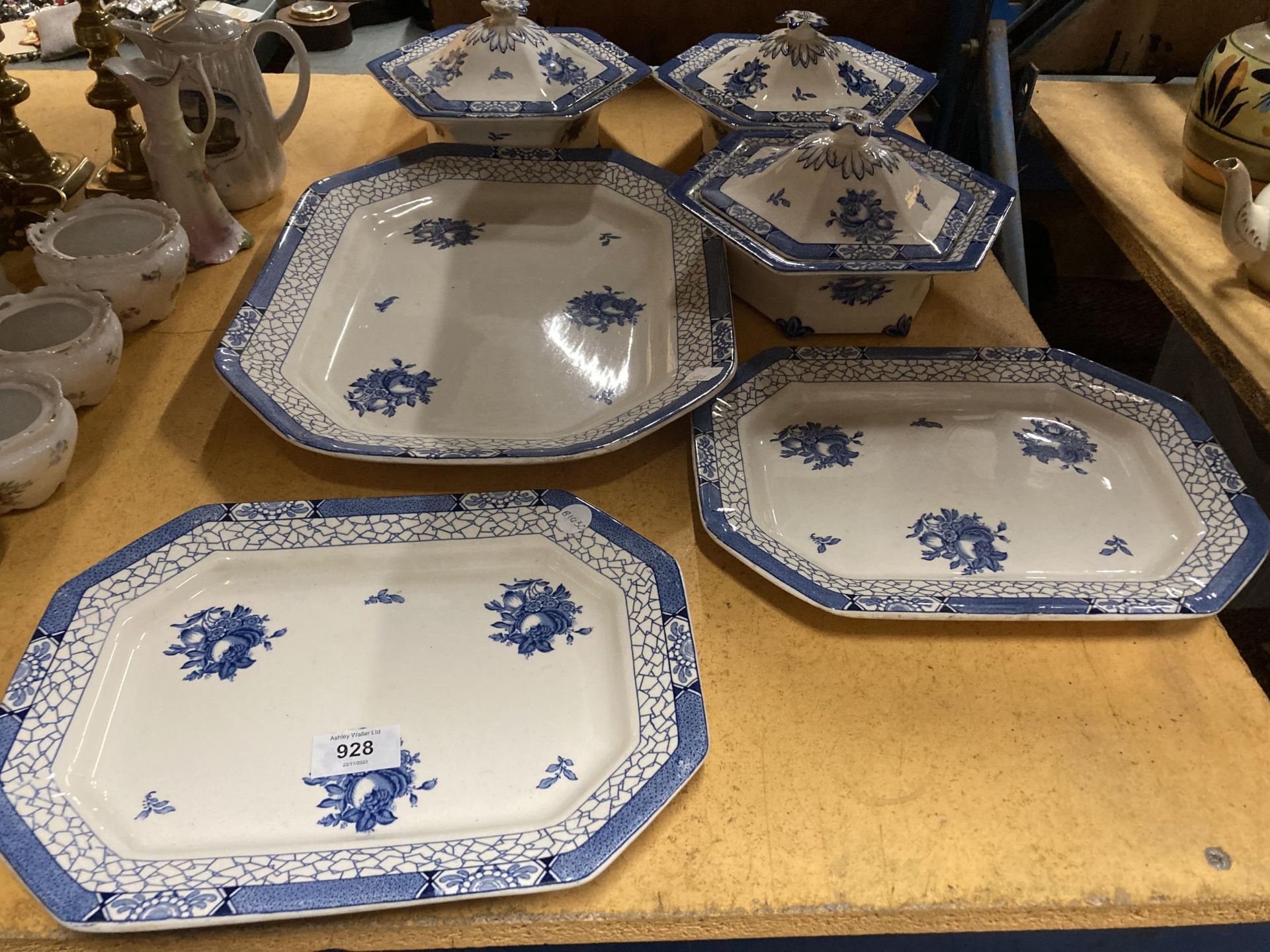 A QUANTITY OF ADAMS 'JULIET' BLUE AND WHITE DINNERWARE TO INLUDE SERVING PLATTERS AND THREE LIDDED - Image 2 of 4