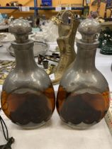 A PAIR OF DUTCH AMBER COLOURED THREE SIDED DECANTERS WITH PEWTER BASE AND TOP, HEIGHT 25CM