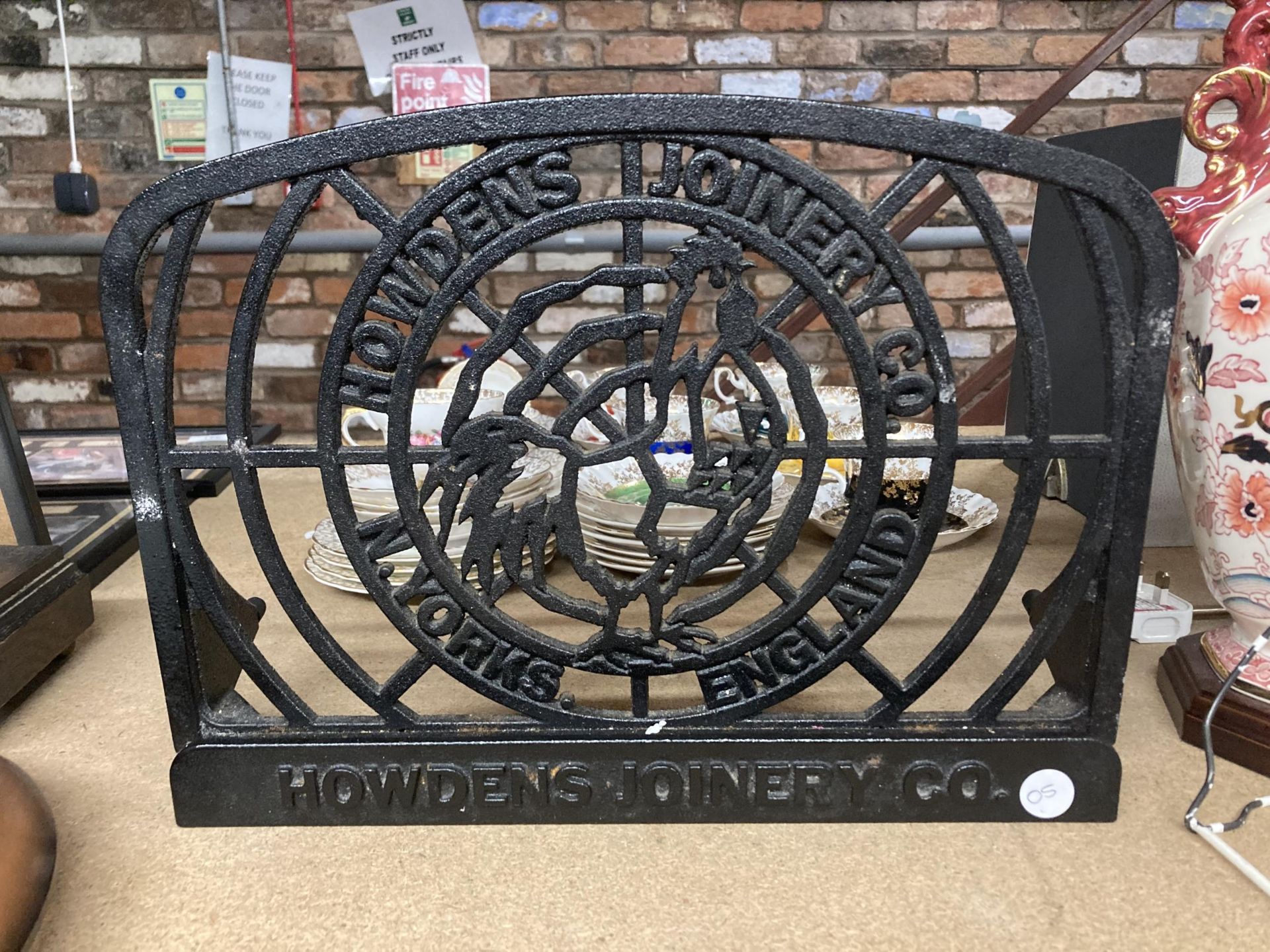 A VINTAGE CAST 'HOWDENS JOINERY CO' SIGN PLUS A COCKERELL TRIVET - Image 3 of 3