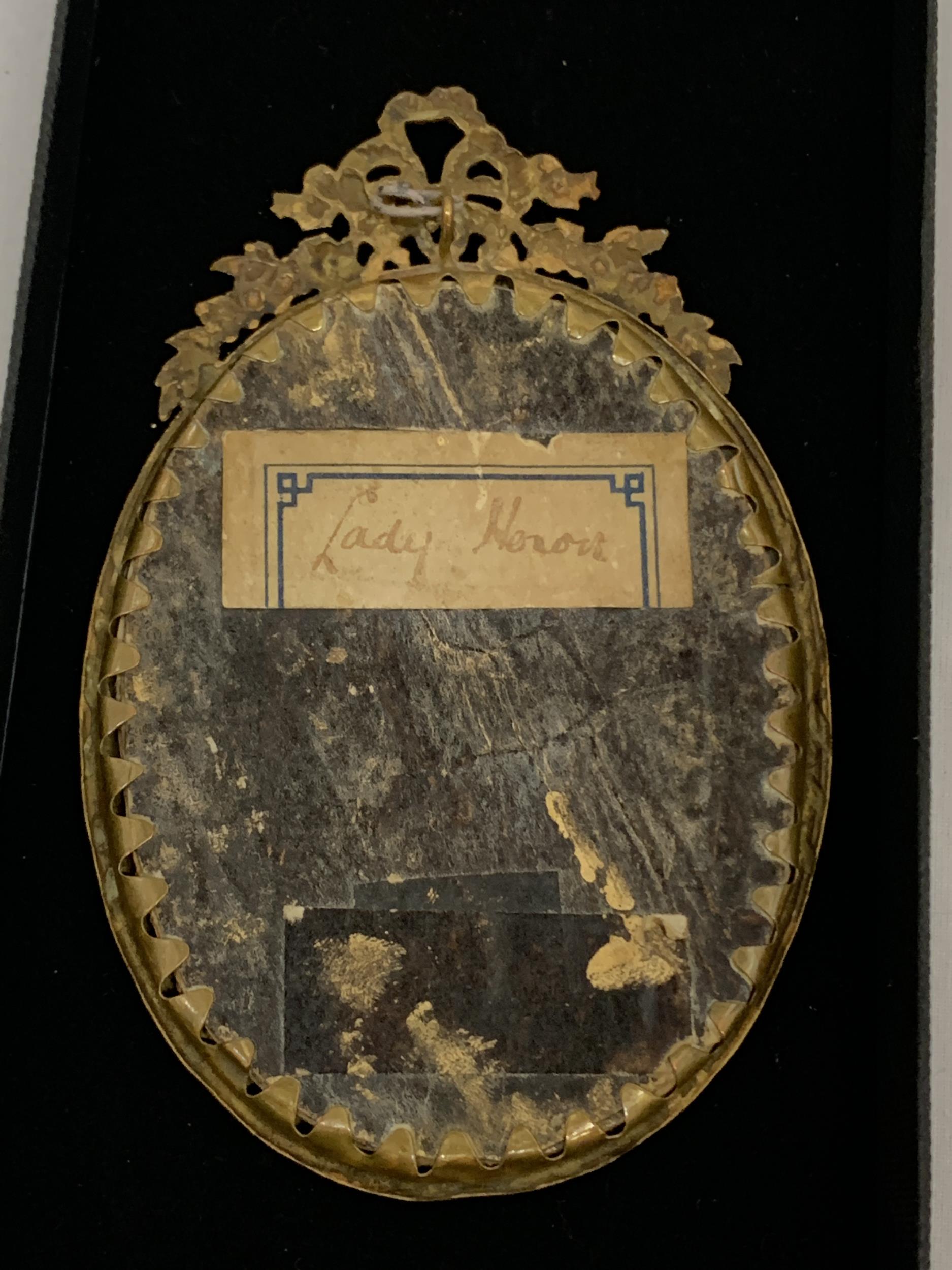 AN ANTIQUE (APPROX 1870) GILT FRAMED PORTRAIT MINIATURE OF A LADY, LABEL TO REVERSE, LENGTH 11CM - Image 3 of 5