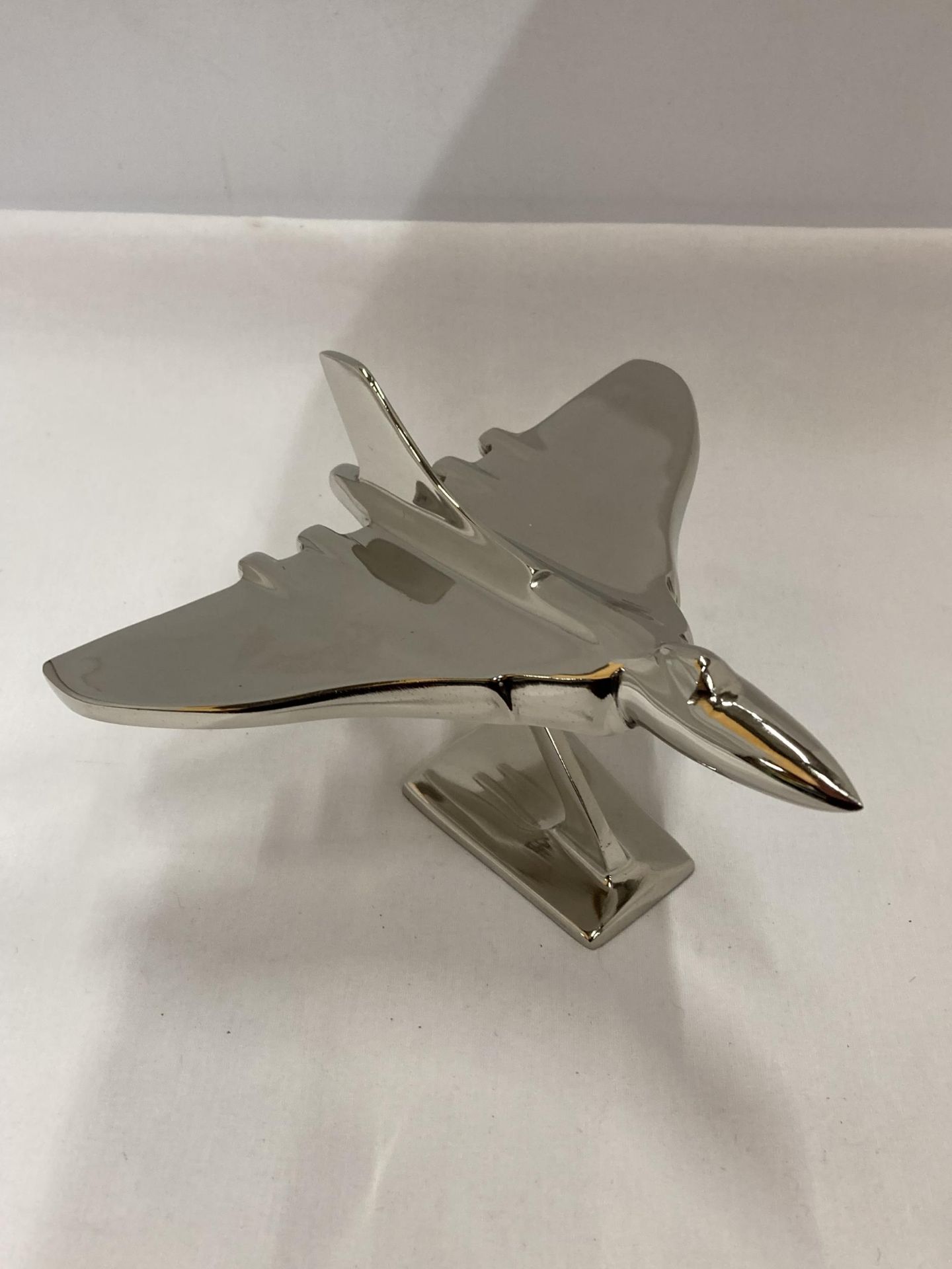 A CHROME MODEL OF A VULCAN BOMBER ON A STAND, HEIGHT 14CM