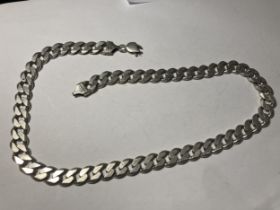 A HEAVY SILVER CURB LINK NECK CHAIN 90.4 GRAMS