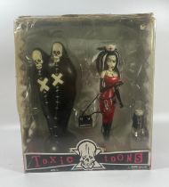 A 2004 MEZCO BOXED TOXIC TOONS THE BODY BAG BROTHERS AND MISS CERY GOTHIC FIGURES, 28 X 23 CM