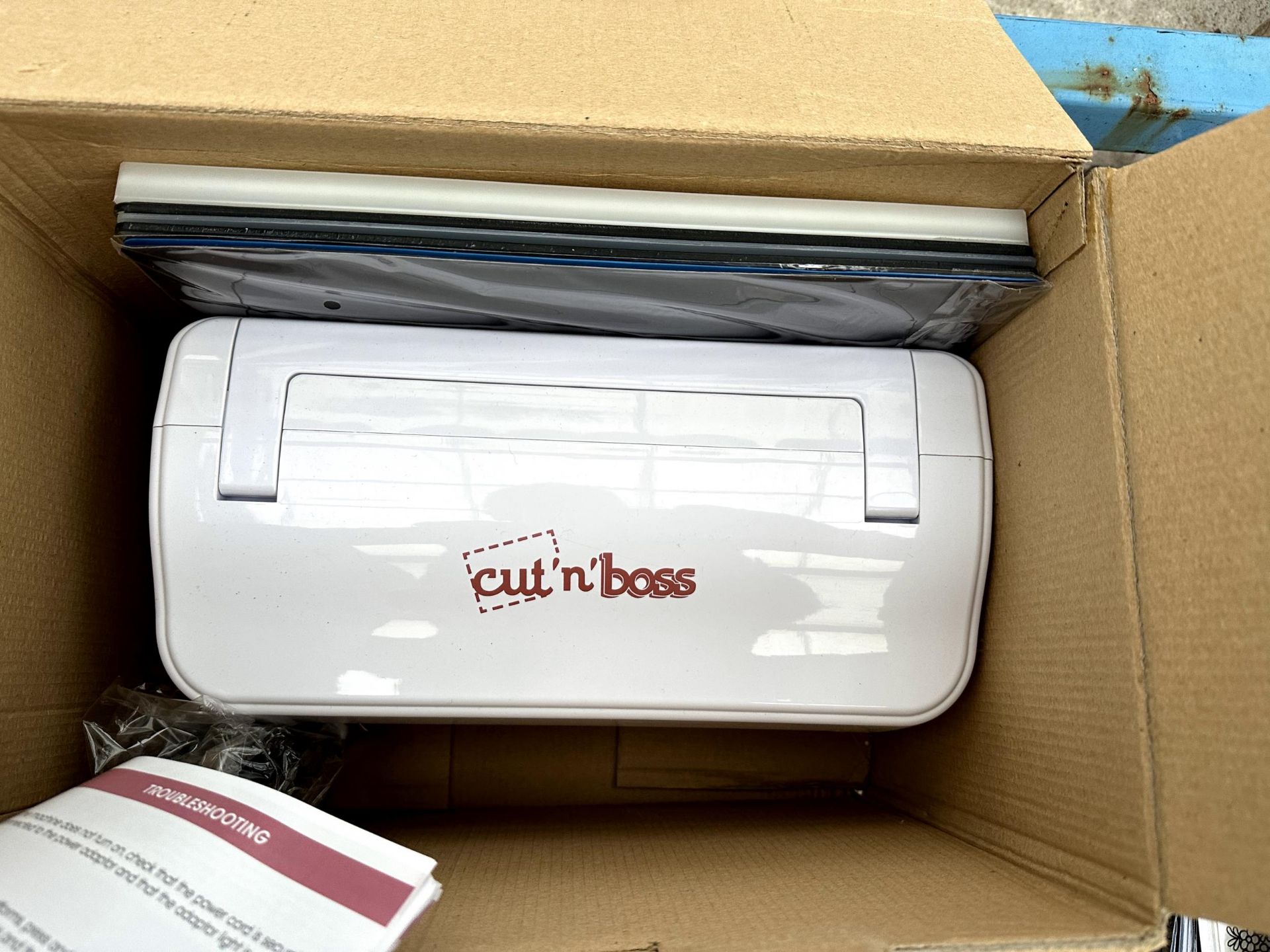 A CUT'N'BOSS ALL IN ONE EMBOSSER AND DIE CUTTER - Image 3 of 3
