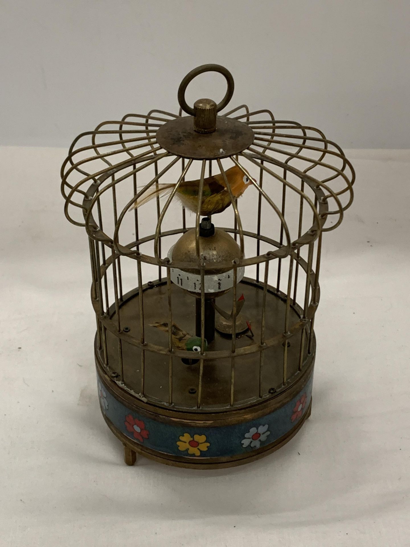 A VINTAGE STYLE AUTOMATON MUSICAL BIRD CAGE - Image 2 of 3