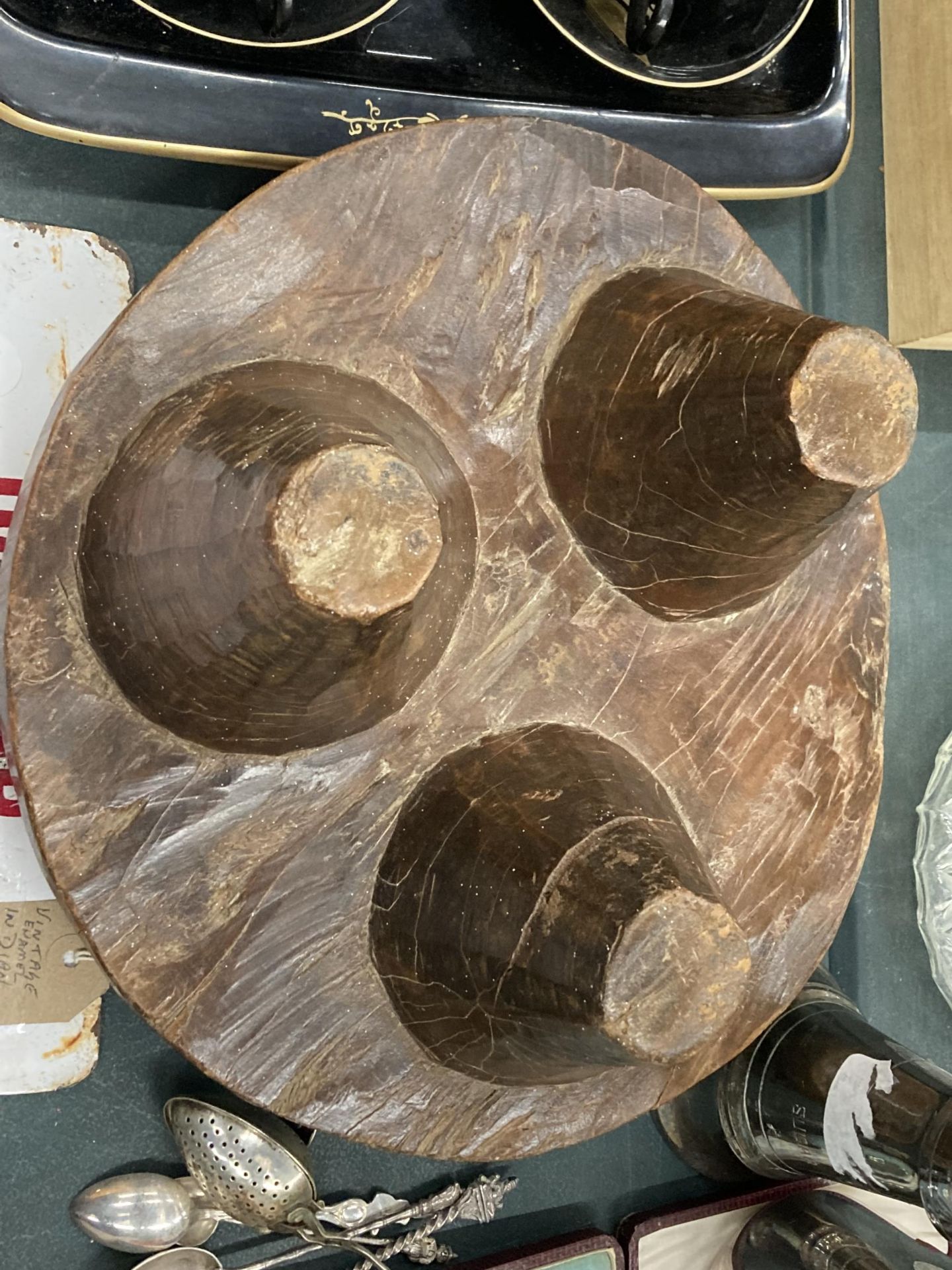 A CARVED INDIAN OAK FOOTSTOOL - Image 3 of 3