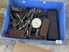 AN ASSORTMENT OF ENGINEERS TOOLS TO INCLUDE CALIPERS AND GAUGES ETC