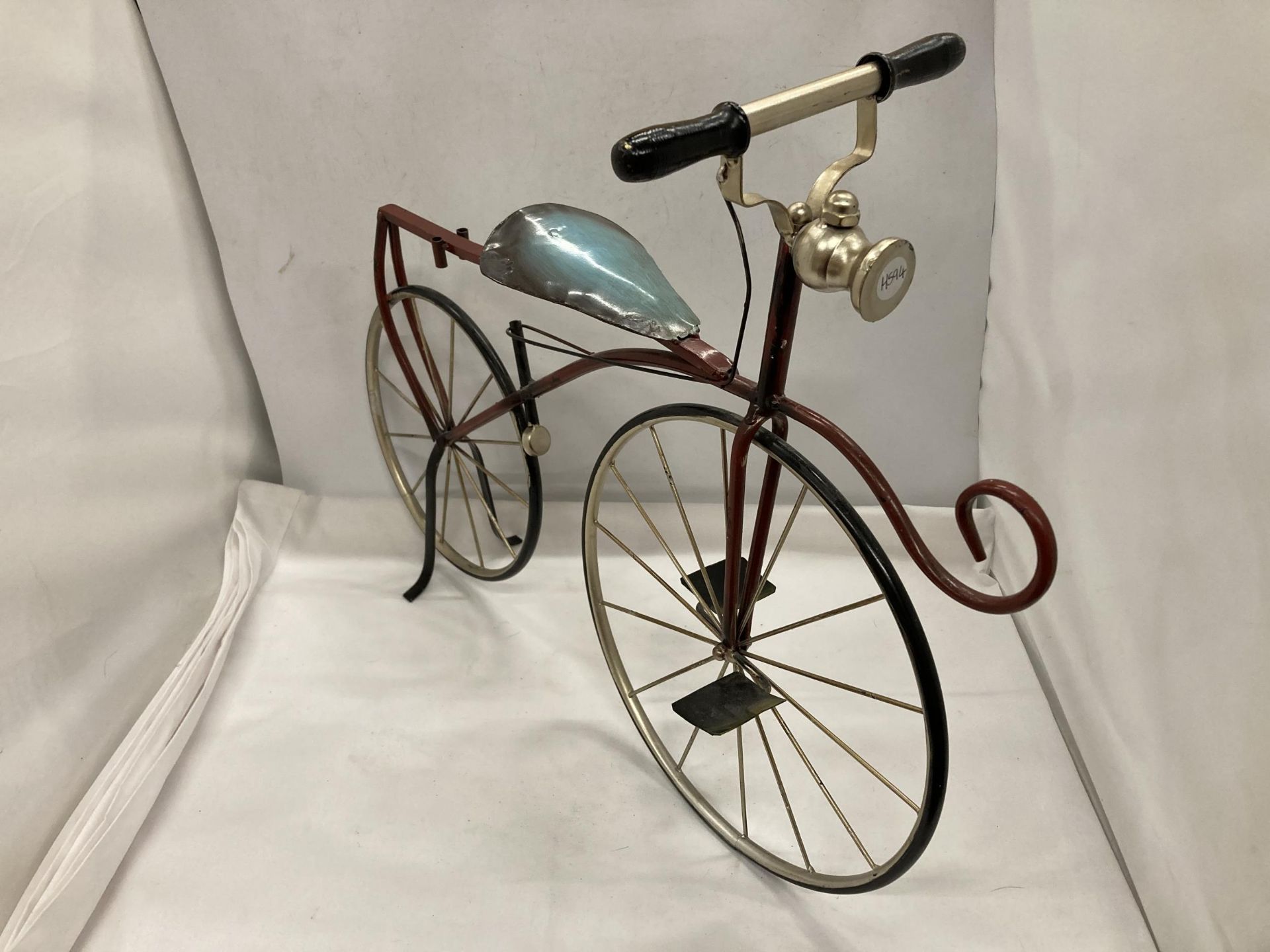 A MODEL OF A BONESHAKER BICYCLE, HEIGHT 47CM, LENGTH 57CM - Image 2 of 3