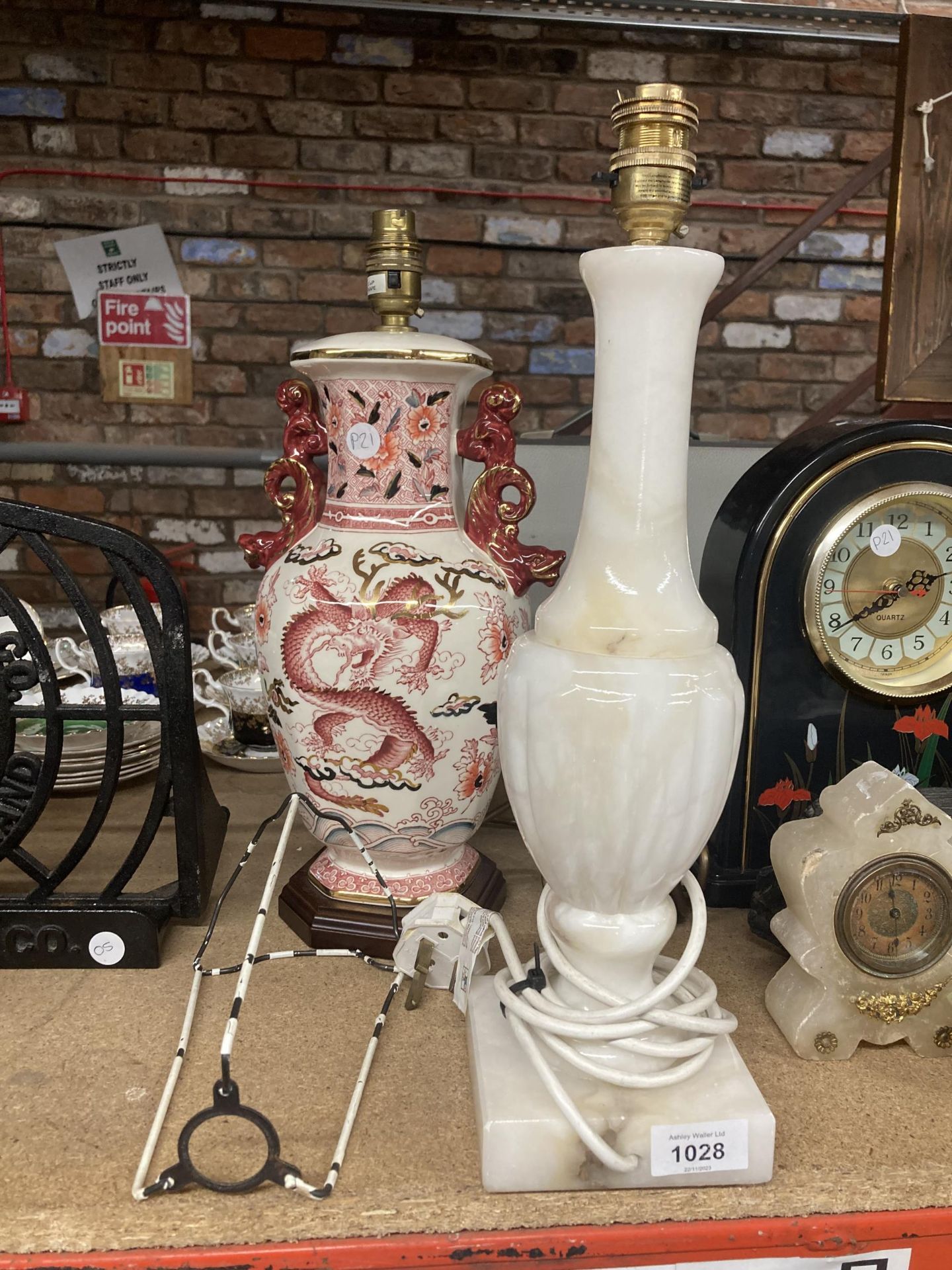 A HEAVY MARBLE TABLE LAMP, HEIGHT 36CM PLUS AN ORIENTAL STYLE MANTLE LAMP WITH DRAGON DESIGN, HEIGHT