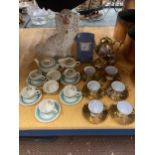 A SMALL GRINDLEY TEASET TO INCLUDE A TEAPOT, CREAM JUG, SUGAR BOWL, CUPS AND SAUCERS, A