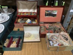 A LARGE LOT OF COSTUME JEWELLERY IN JEWELLERY STORAGE CASES