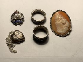 FIVE SILVER ITEMS TO INCLUDE A CAMEO, TWO RINGS, A HEART PENDANT WITH CHAIN AND A BADGE