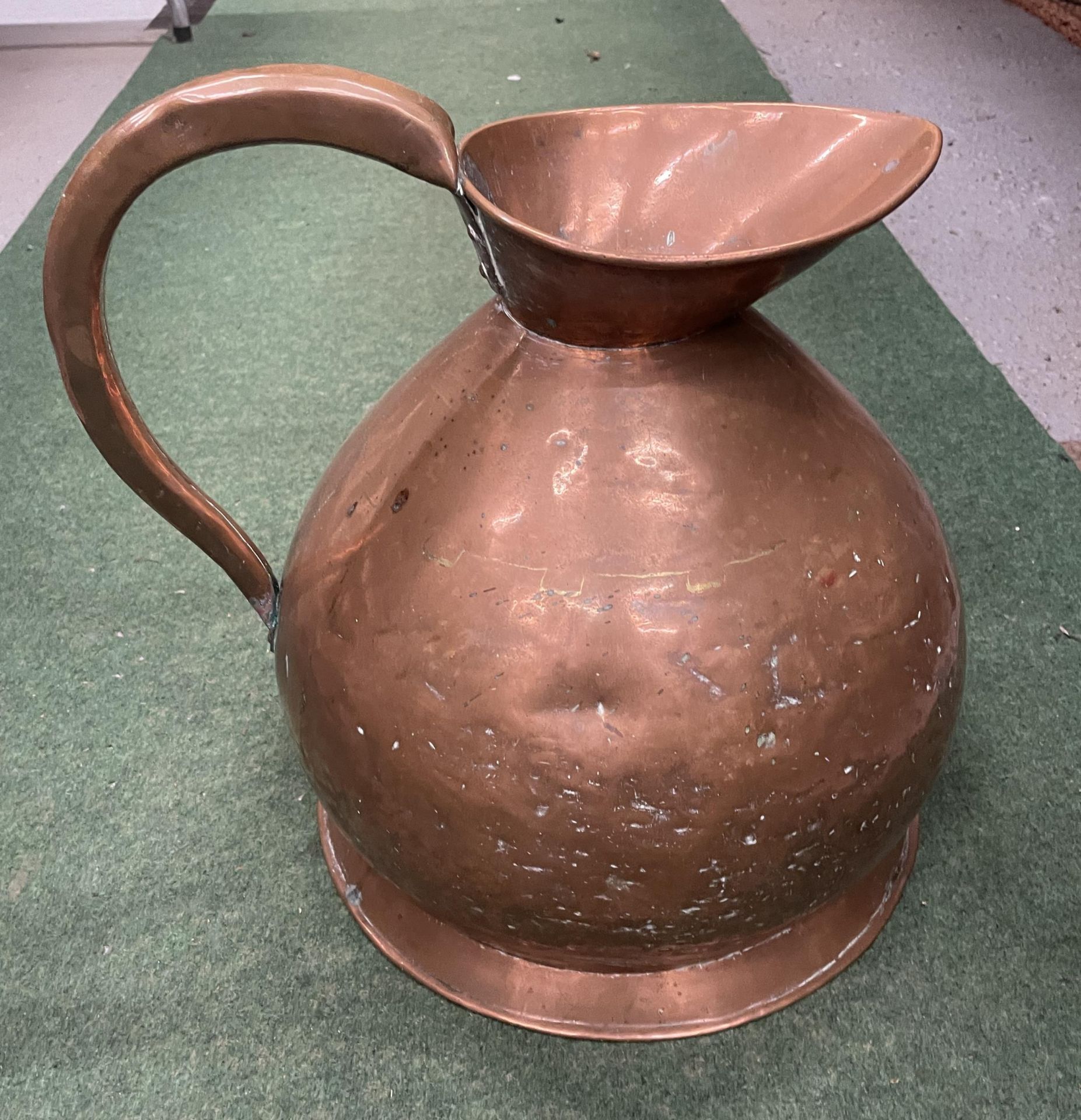 A LARGE VINTAGE COPPER JUG