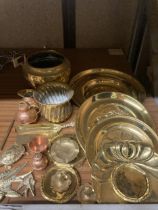 A COLLECTION OF BRASS WARE ITEMS, CHARGERS, POTS, COPPER JUGS ETC