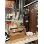 A MIXED LOT TO INCLUDE A BAKELITE FLASK WITH LEATHERCASE, A VINTAGE RADIO, OIL LAMP, WOODEN BOX, ETC