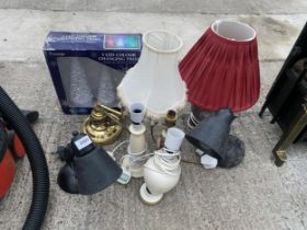 AN ASSORTMENT OF TABLE LAMPS AND LIGHTS