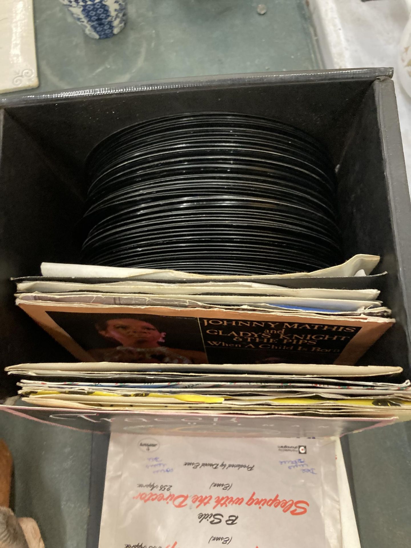A BOX OF ASSORTED VINYL RECORDS, TRACEY ULLMAN ETC - Image 3 of 4